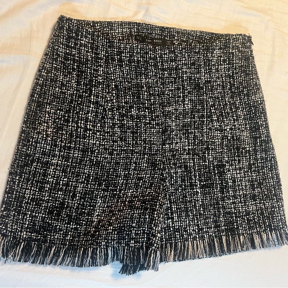 Zara Black and White Tweed Shorts Size Small